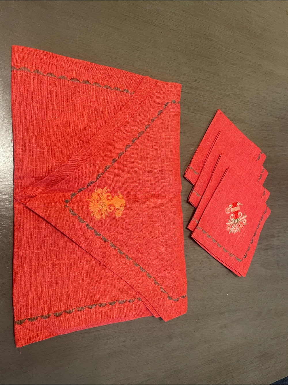 Red Embroidered Linen Tablecloth and Napkin Set